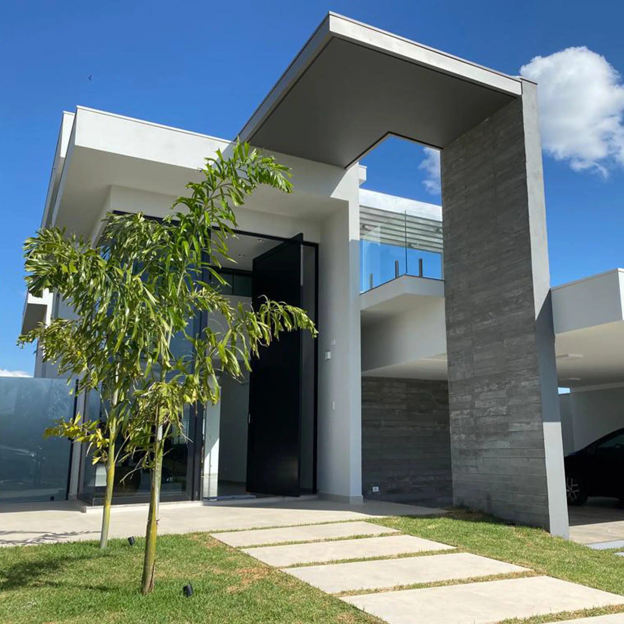 revestimento Ripas de Concreto Grafite casa ourinhos fachada